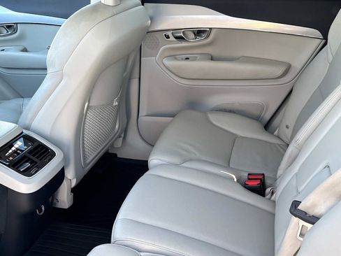 Used 2017 Volvo XC90 T6 Momentum w/ Vision Package image 10