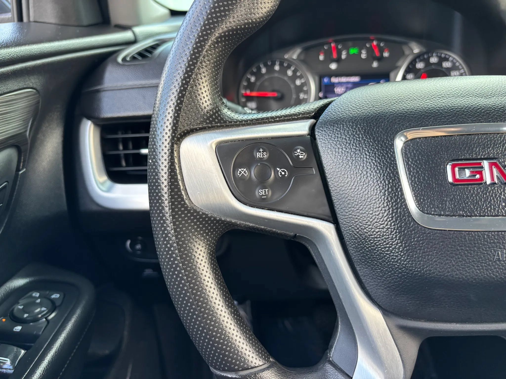 Used 2023 GMC Terrain SLE FWD image 17