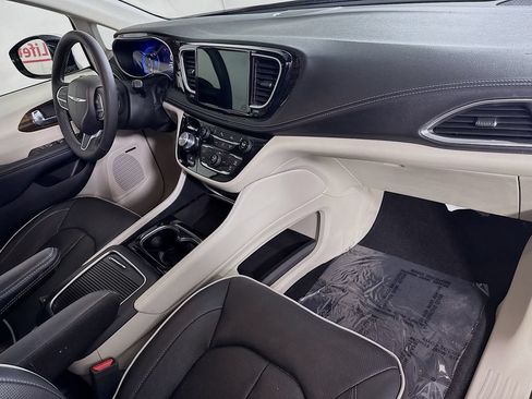 Used 2023 Chrysler Pacifica Limited w/ Uconnect Theater Family Group AWD/4WD image 36