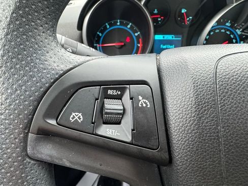 Used 2015 Chevrolet Cruze LT image 24