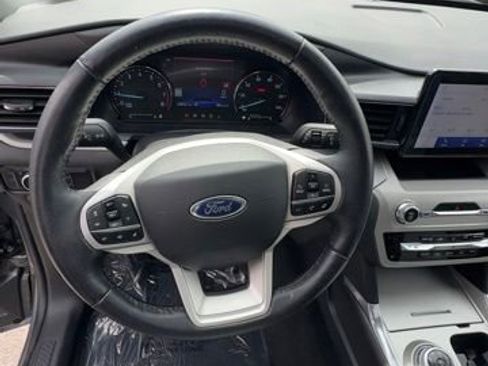 Certified 2023 Ford Explorer XLT w/ Equipment Group 202A AWD/4WD image 10
