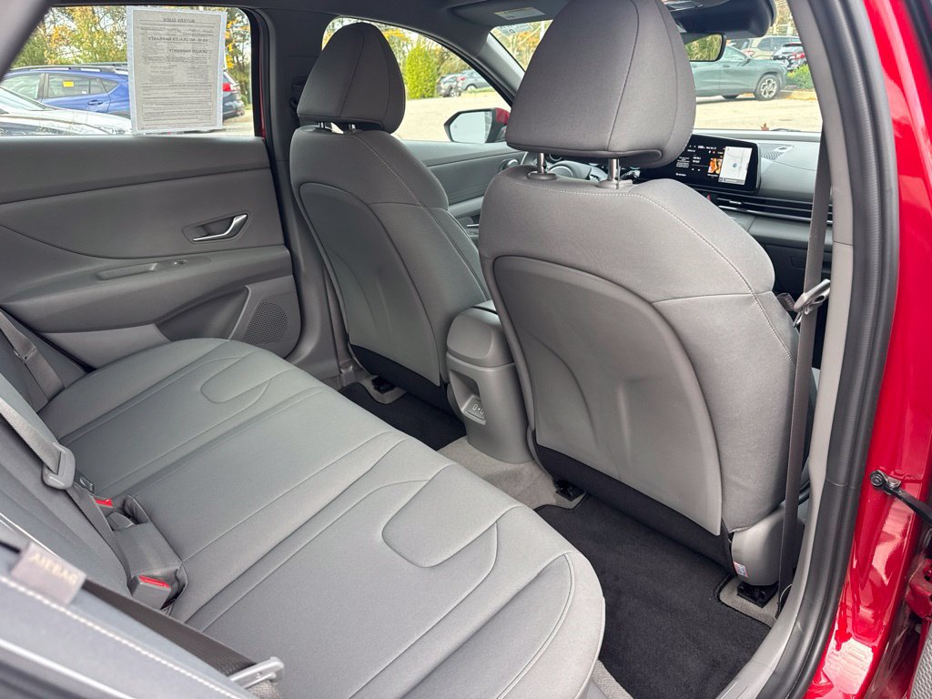 Used 2024 Hyundai Elantra SEL FWD image 21