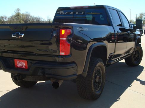 Used 2025 Chevrolet Silverado 2500 ZR2 w/ ZR2 Bison Edition image 4