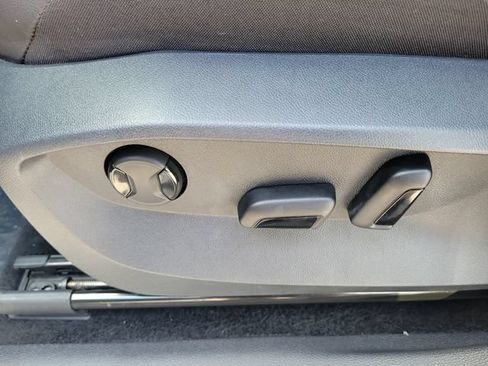 Certified 2023 Volkswagen Tiguan SE R-Line FWD image 18