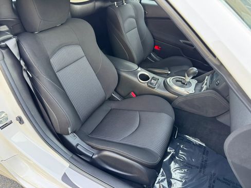 Used 2015 Nissan 370Z Roadster RWD image 24