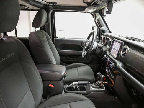 Used 2018 Jeep Wrangler Unlimited Sahara AWD/4WD image 19