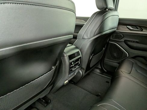 New 2026 Jeep Grand Cherokee Limited w/ Limited Altitude Package AWD/4WD image 32