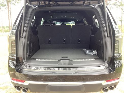 New 2025 Chevrolet Suburban Premier RWD image 21