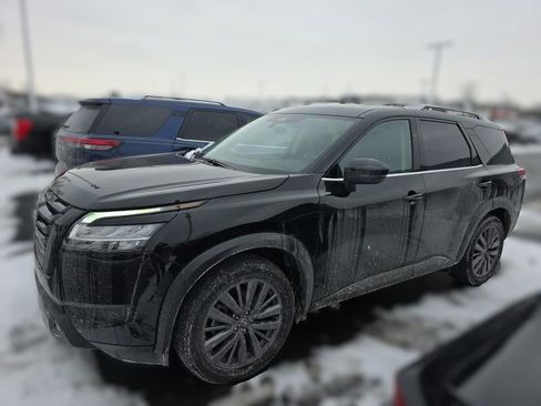 Used 2023 Nissan Pathfinder SL w/ SL Premium Package image 3