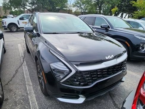 Used 2025 Kia Sportage EX FWD image 2