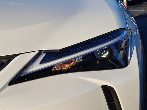 Used 2025 Lexus UX 300h AWD image 10