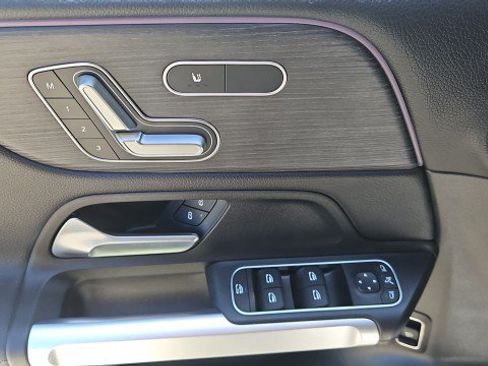 Used 2023 Mercedes-Benz GLB 250 image 23