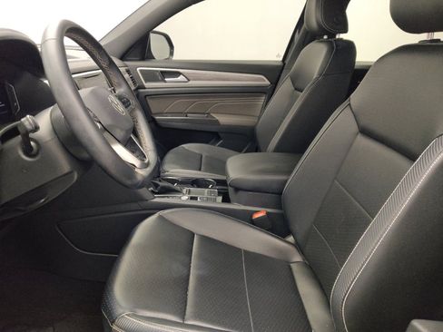 Used 2022 Volkswagen Atlas Cross Sport SE FWD image 17