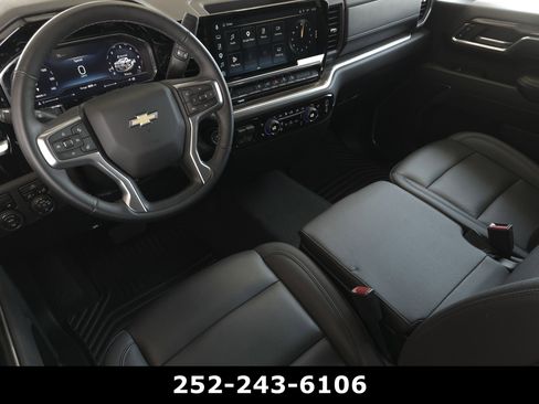 Used 2025 Chevrolet Silverado 2500 LT AWD/4WD image 13