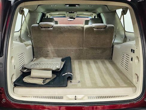 Used 2018 Cadillac Escalade ESV Premium Luxury image 30