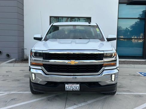 Used 2018 Chevrolet Silverado 1500 LT w/ LT Eassist Package AWD/4WD image 4