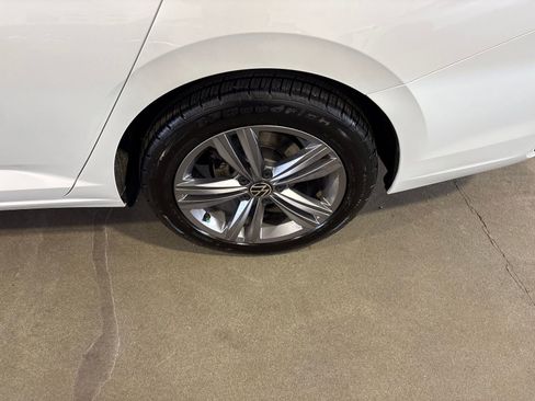 Used 2023 Volkswagen Jetta SE w/ Panoramic Sunroof Package image 31