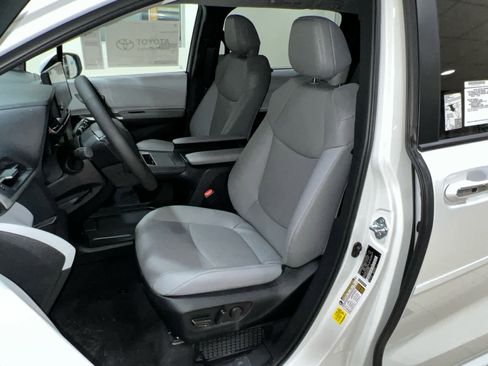 New 2026 Toyota Sienna XLE image 16