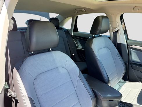 Used 2025 Volkswagen Jetta SE FWD image 25