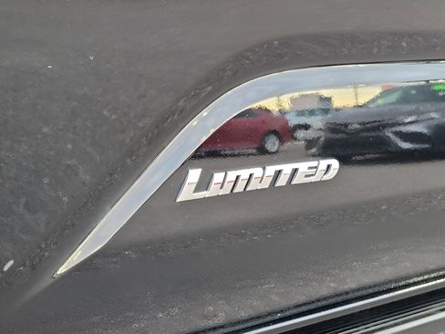 Used 2025 Toyota Tacoma Limited image 30