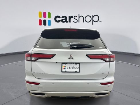 Used 2023 Mitsubishi Outlander SE image 4