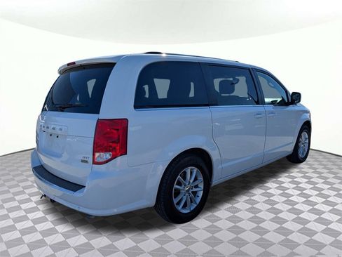 Used 2019 Dodge Grand Caravan SXT w/ Driver Convenience Group image 4