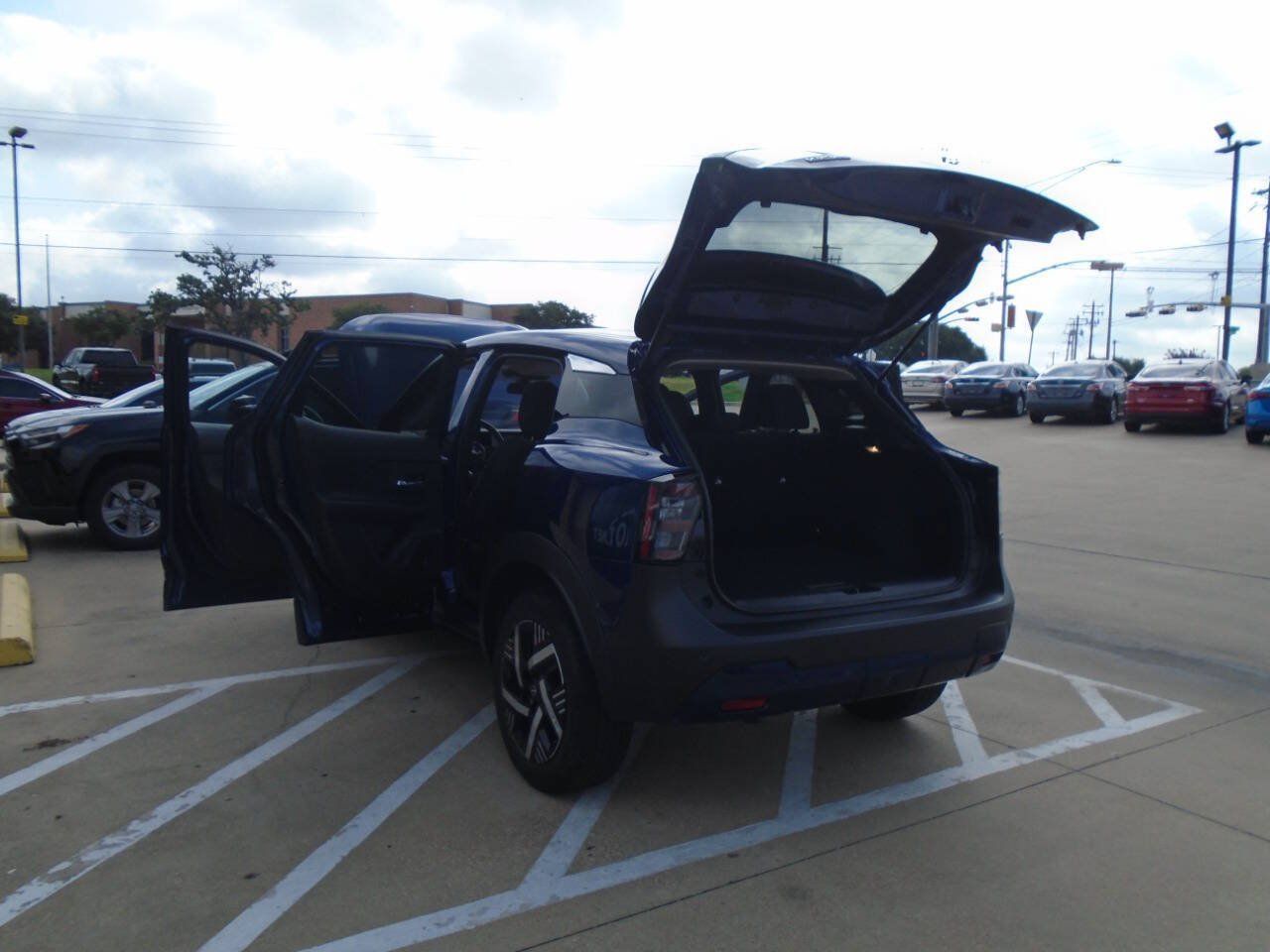 Used 2025 Nissan Kicks SV FWD image 24