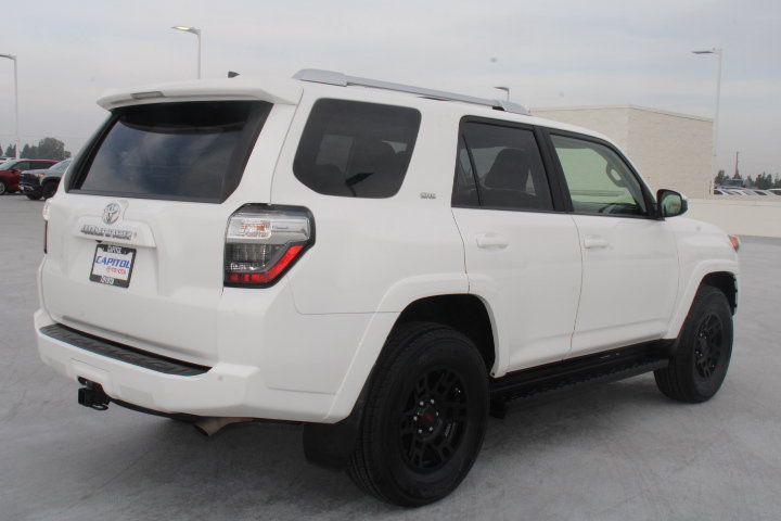 Used 2016 Toyota 4Runner SR5 AWD/4WD image 3