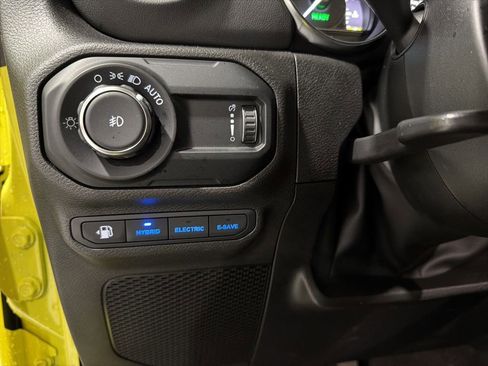 Used 2023 Jeep Wrangler Unlimited Sahara image 16