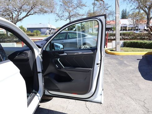 Used 2023 Volkswagen Tiguan SE R-Line image 24