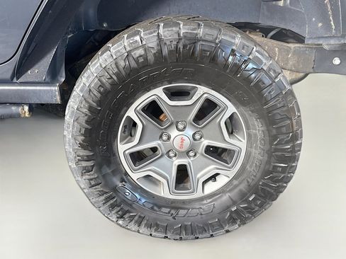 Used 2017 Jeep Wrangler Unlimited Rubicon w/ Dual Top Group image 35