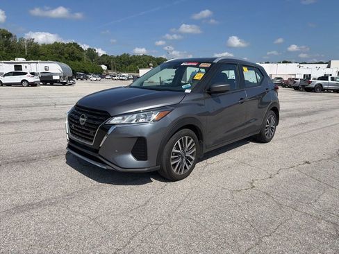 Used 2024 Nissan Kicks SV FWD image 1