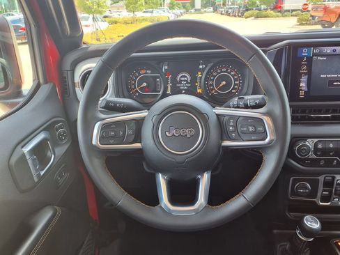 Used 2025 Jeep Wrangler Unlimited Sahara AWD/4WD image 22