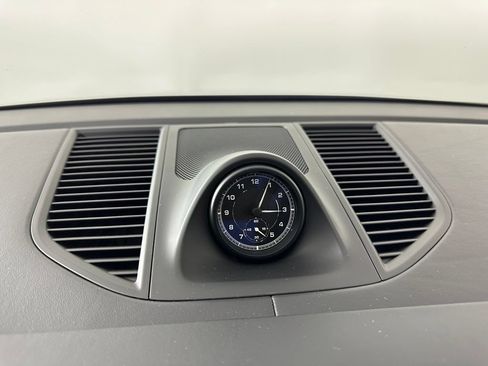 Certified 2025 Porsche Macan w/ Premium Package Plus AWD/4WD image 29