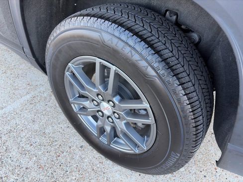 Used 2025 GMC Acadia Elevation image 9