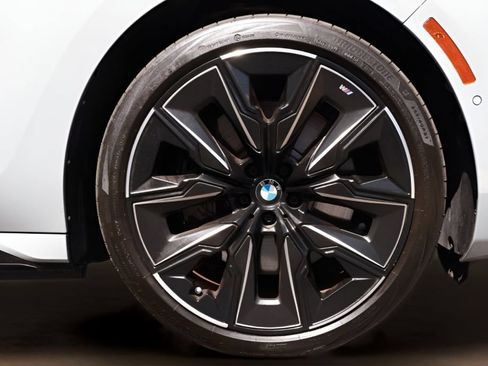 Used 2023 BMW i7 xDrive60 AWD/4WD image 45