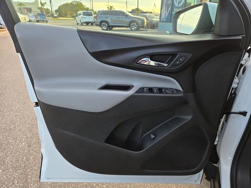 Used 2018 Chevrolet Equinox LT image 27