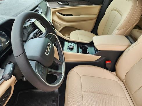 New 2025 Jeep Grand Cherokee Limited image 9