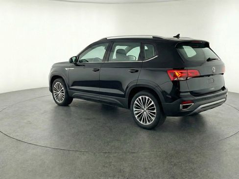 Used 2025 Volkswagen Taos SE image 6