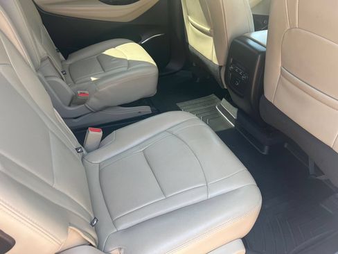 Used 2018 Buick Enclave Essence AWD/4WD image 16