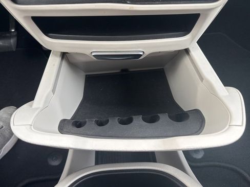 Used 2021 Chrysler Pacifica Touring-L image 21