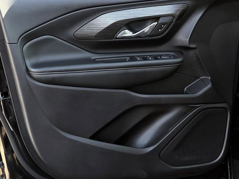 Used 2024 GMC Terrain SLE image 14