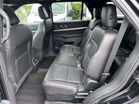 Used 2018 Ford Explorer XLT w/ Equipment Group 202A AWD/4WD image 14