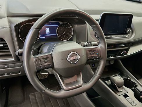 Used 2025 Nissan Rogue SV AWD/4WD image 18