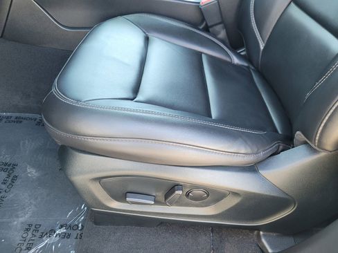 Used 2022 Ford Explorer XLT w/ Equipment Group 202A image 18