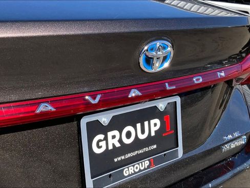 Used 2019 Toyota Avalon XLE image 30