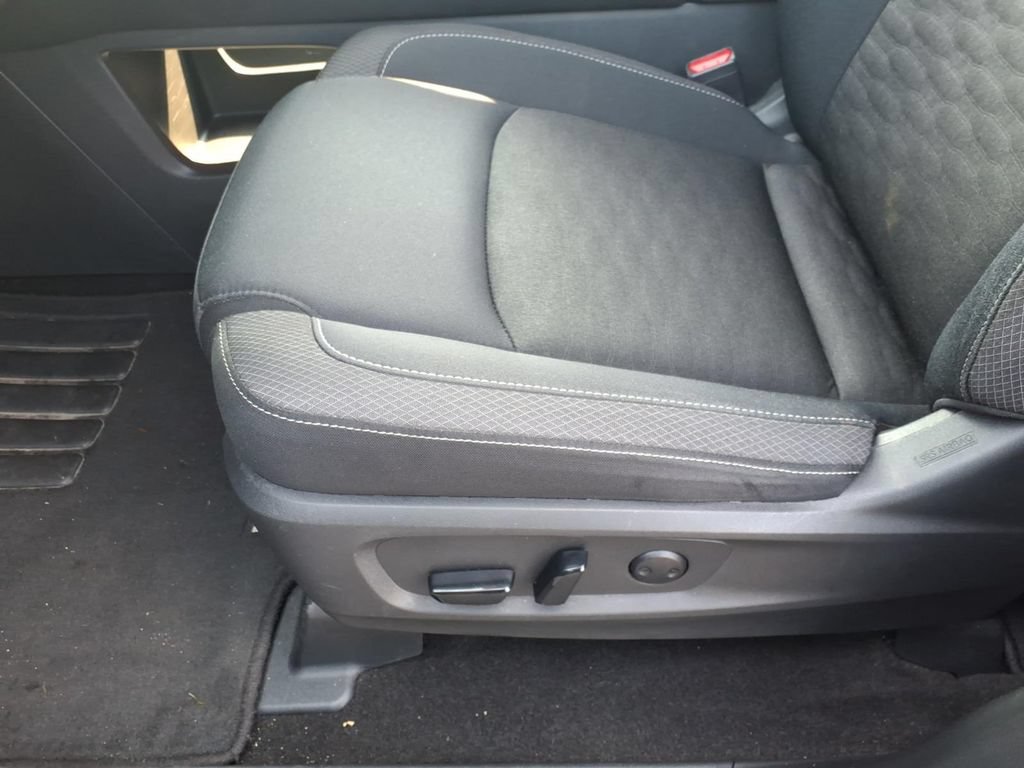 Used 2024 Nissan Pathfinder SV FWD image 17