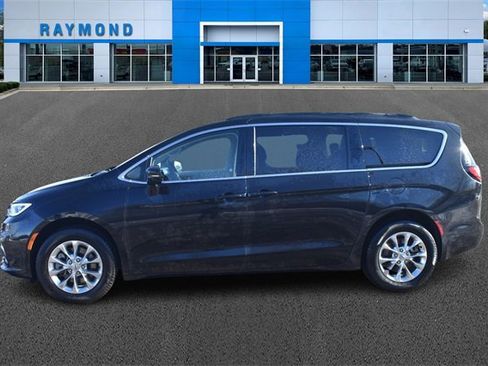 Used 2022 Chrysler Pacifica Touring-L image 6