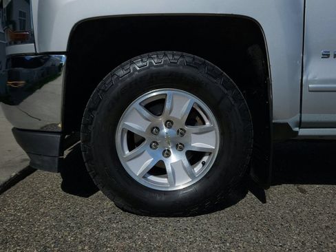 Used 2018 Chevrolet Silverado 1500 LT w/ Trailering Package AWD/4WD image 9