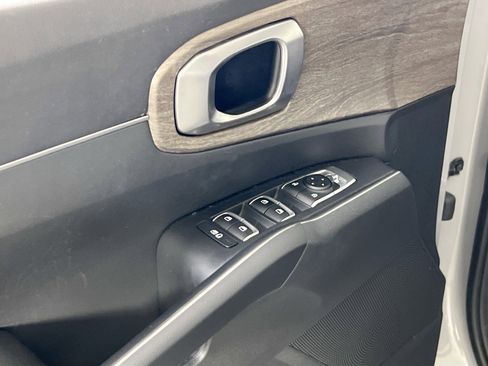 Used 2022 Kia Sorento S w/ Panoramic Sunroof Package image 18